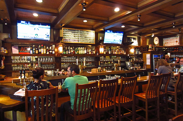 Story Tavern bar