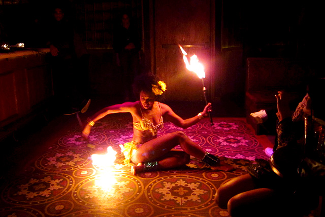 Fire Dancer - La Descarga